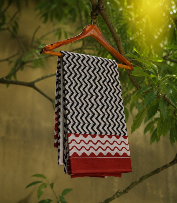 Zigzag Charm Cotton Saree